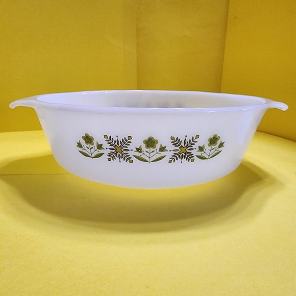 Fire King "Meadow Green" 1- 1/2qt. Round Casserole with Glass Lid Anchor Hocking - Picture 2 of 16